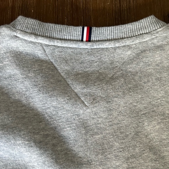 Tommy Hilfiger crewneck sweater with large logo - Picture 6 of 6
